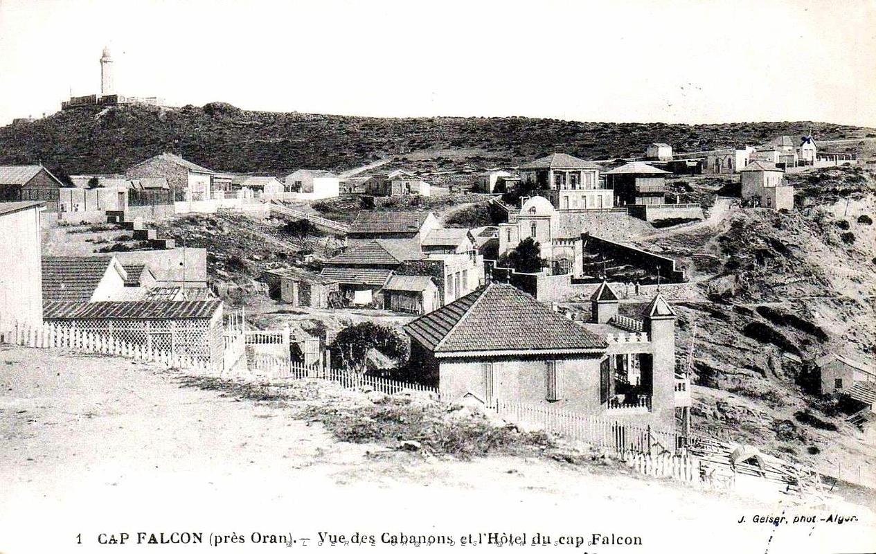 Cap Falcon - Vue des Cabanons et de l'Hotel.jpg